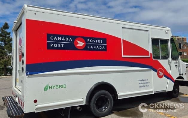 캐나다 우체부 ‘집 앞 배달 사라지나' … 구조조정 본격화
