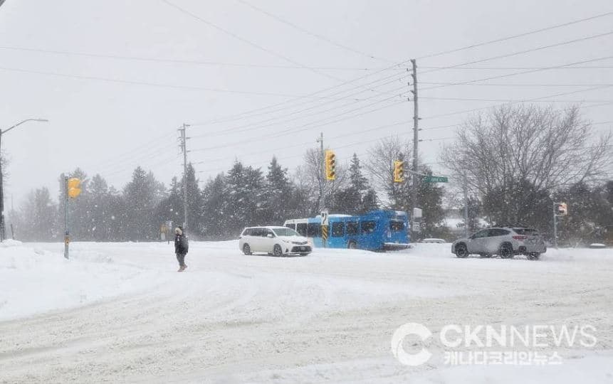 토론토 ‘주황 폭설 경보’ 발령 … 최대 40cm 눈폭탄, 항공편 대거