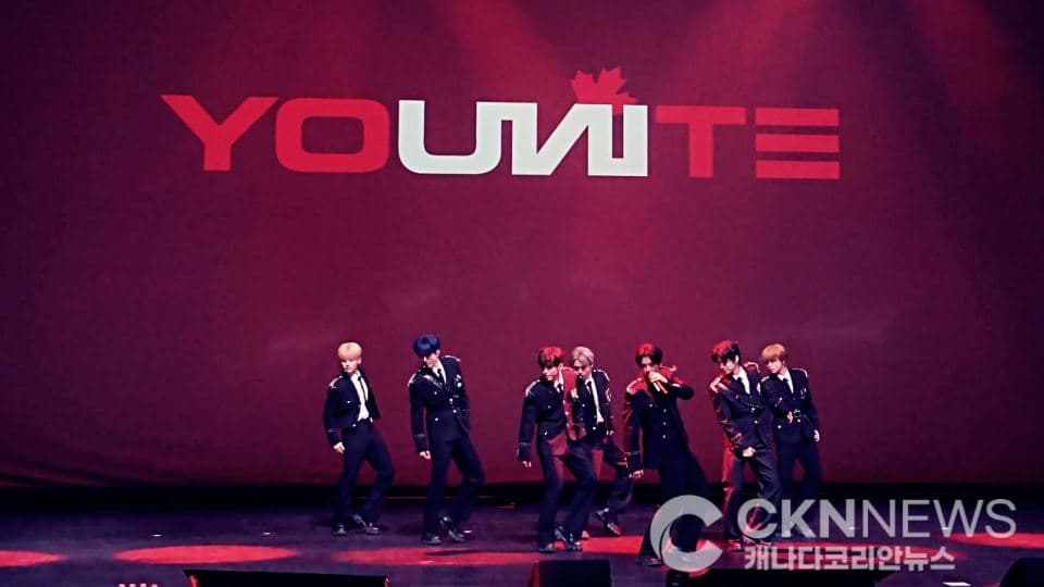 Kํ ์์ด๋ '์ ๋์ดํธ' 2026 ์บ๋๋ค ํฌ์ด 'ํ ๋ก ํ ์ฝ์ํธ' ์ฑ๋ฃ